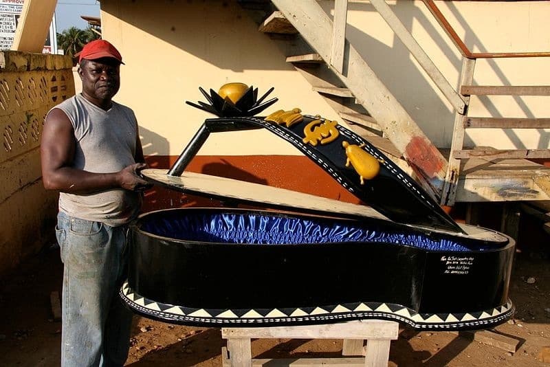 Création de Paa Joe, le plus important artiste de cercueils personnalisés ghanéens