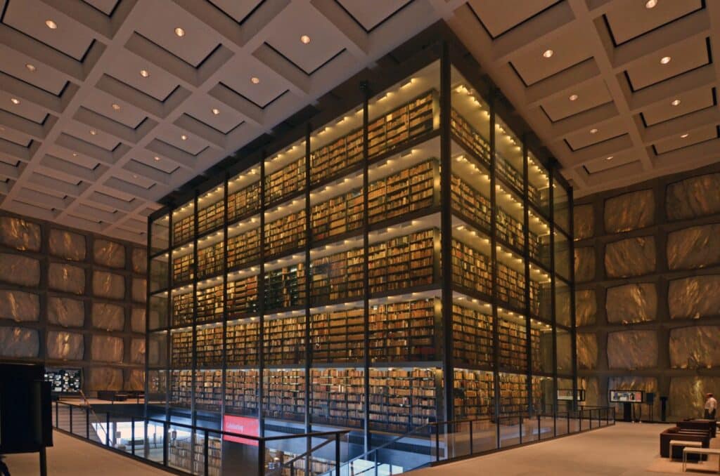 La bibliothèque Beinecke qui conserve le manuscrit de Voynich