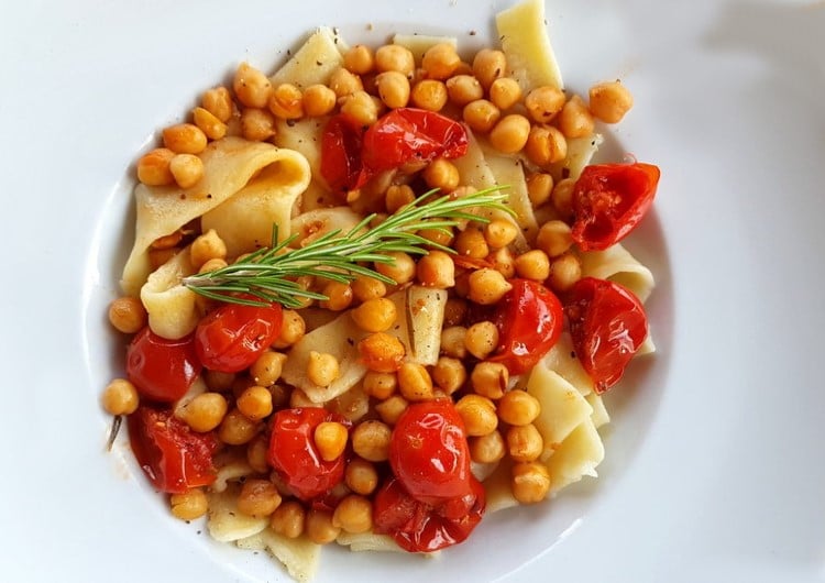 Une des spécialités culinaires italiennes (Région Calabres) : Lagane e Cicciari 