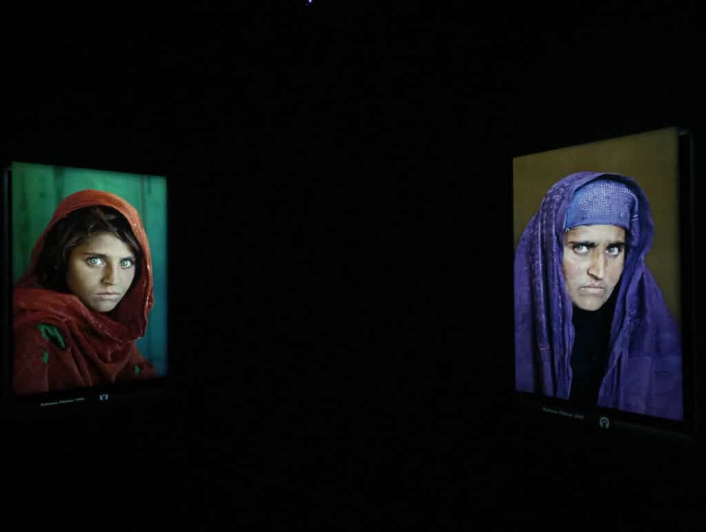 Sharbat Gula, l’Afghane aux yeux verts, en 1984 et en 2002 © Steve McCurry