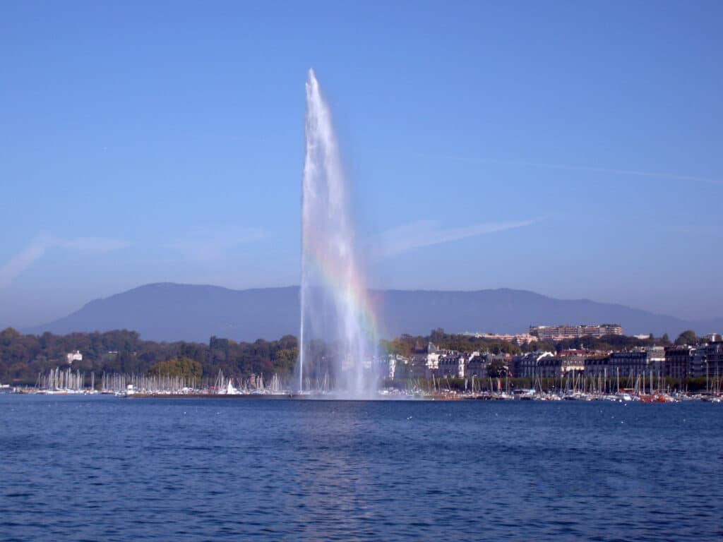 Le jet d'eau de Genève et son arc-en-ciel / ©Restu20 (Wikimédia), CC BY-SA 3.0