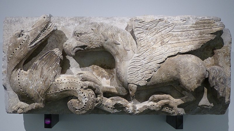 © Musée de la Romanité, Relief d’un griffon tenant un monstre par Benedetto Antelami