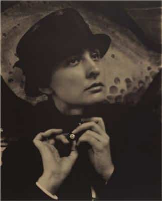 Alfred Stieglitz, Portrait de Georgia O’Keeffe, 1918 – Photo Georgia O'Keeffe Museum, Santa Fe/Art Resource/Scala, Florence