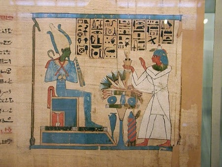 Le dieu pharaon Osiris reçoit des offrandes. Source : Vikidia