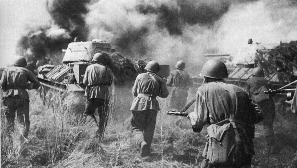 Les troupes soviétiques avancent à Prokhorovka / Wikimedia Commons