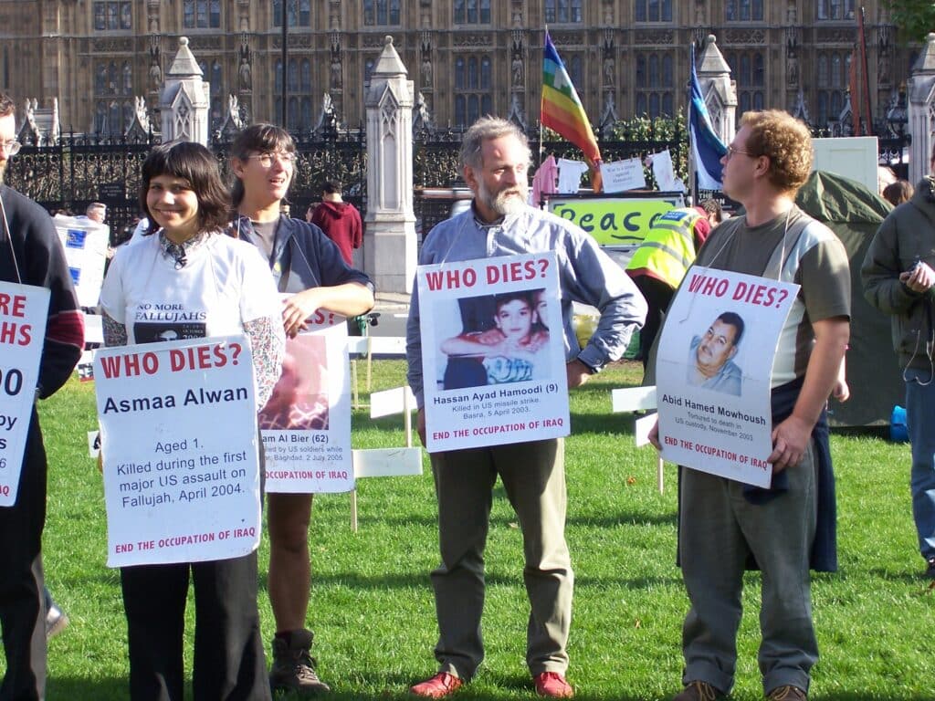 Manifestation à Londres devant le Parlement contre la guerre en Irak (Paul Munhoven/Wikimedia commons)