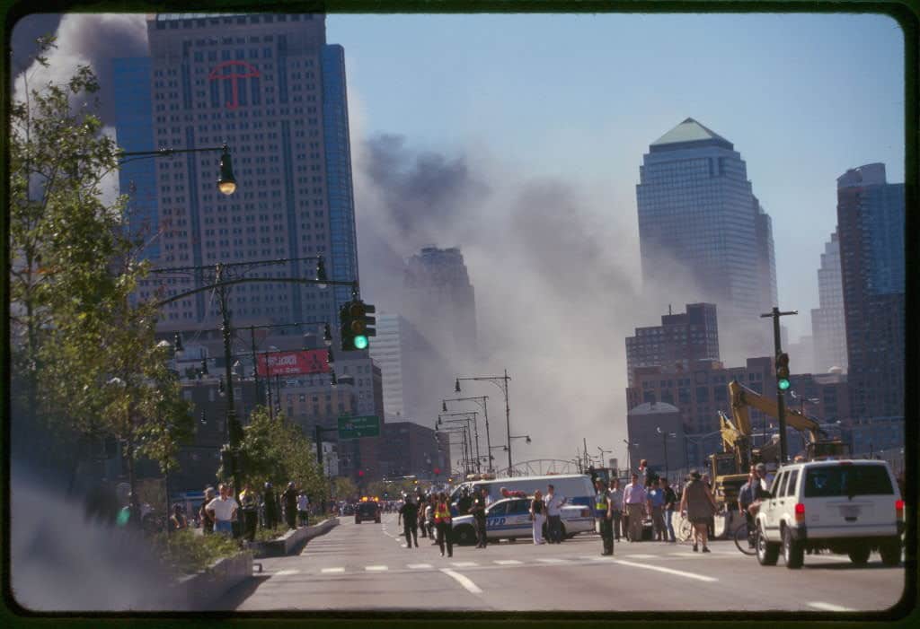 Photographie des attentats du 11 septembre 2001 à New York (Wikimedia commons)