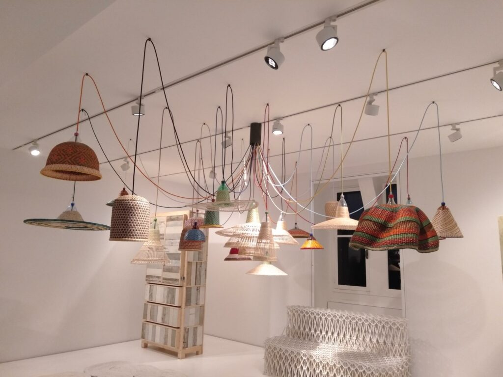 « PET Lamp Collection » d’Alvaro Catalán de Ocón - MAD, Paris © Fatma Alilate