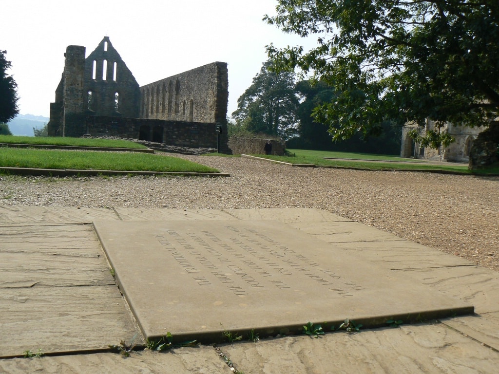 La tombe d'Harold à l'endroit supposé de sa mort sur le champ de bataille d'Hastings
