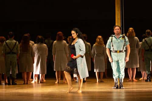 Gaëlle Arquez (Carmen) et Michael Spyres (Don José) dans « Carmen » de Georges Bizet, mise en scène de Calixto Bieito © Guergana Damianova / Opéra national de Paris