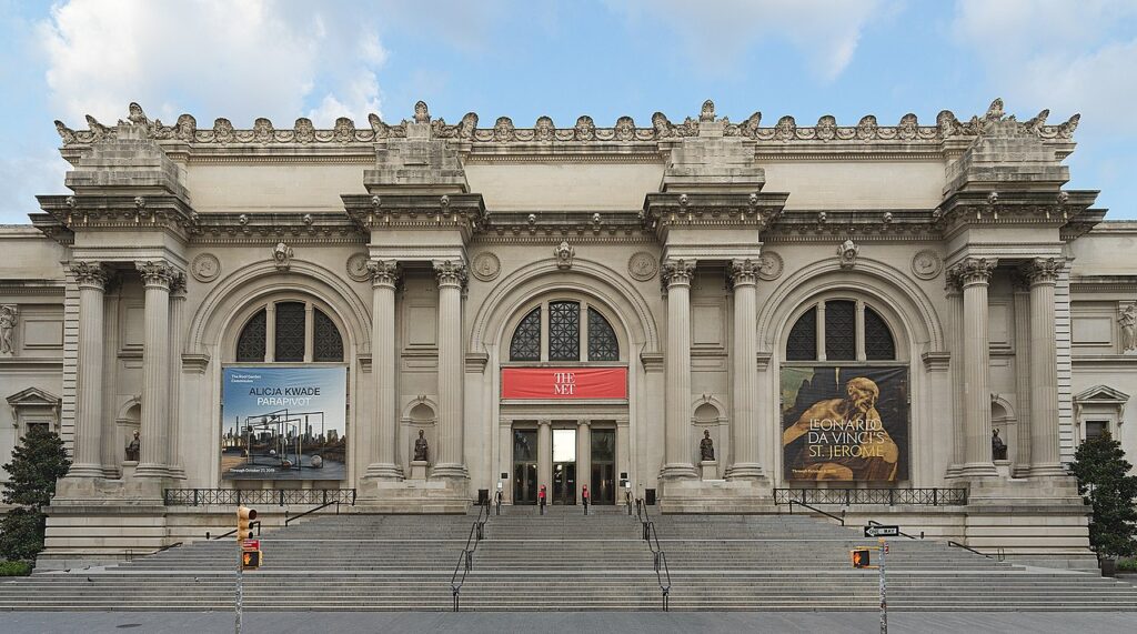 La façade du Metropolitan Museum of Art, entrée de la 5e Avenue, New-York, septembre 2019  © Lucas Ferretti