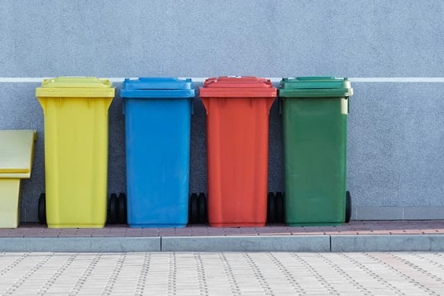 Système de tri  par poubelles de couleur