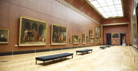 Aile Denon salle 702 du Louvre où est exposée la Grande odalisque / © 2019 Musée du Louvre / Antoine Mongodin