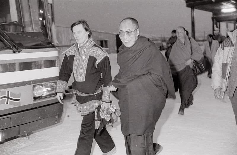 Le dalaï-lama à Oslo pour recevoir le Prix Nobel de la Paix en 1989 (crédit : Harry Johansen / Wikicommons)
