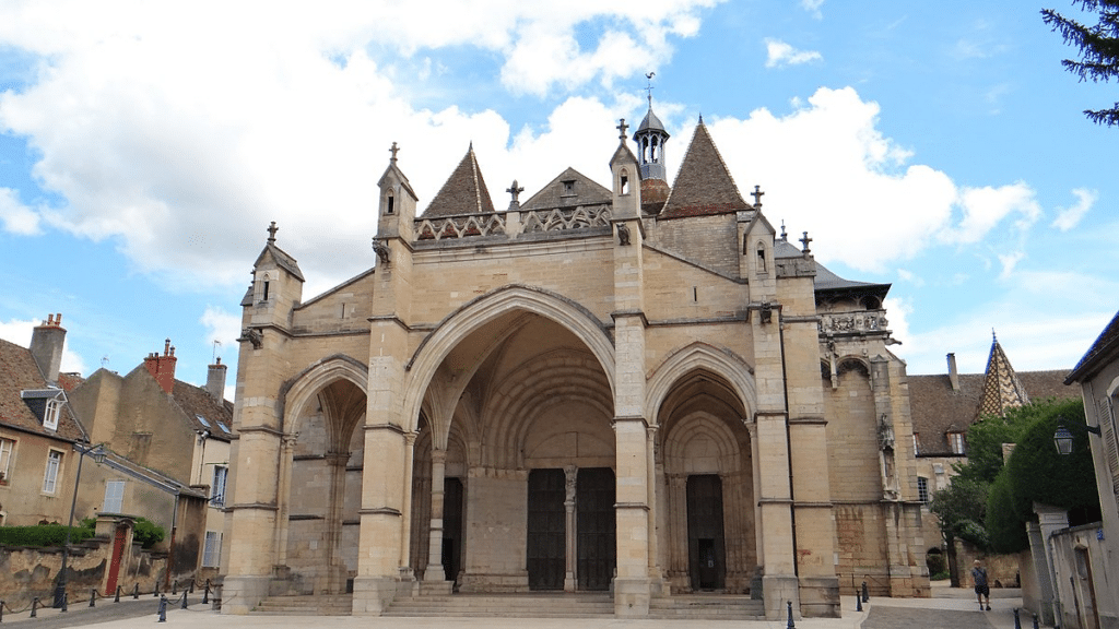 Basilique Notre-Dame de Beaune, Côte d'Or - Wikimedia Commons - CC BY-SA 4.0
