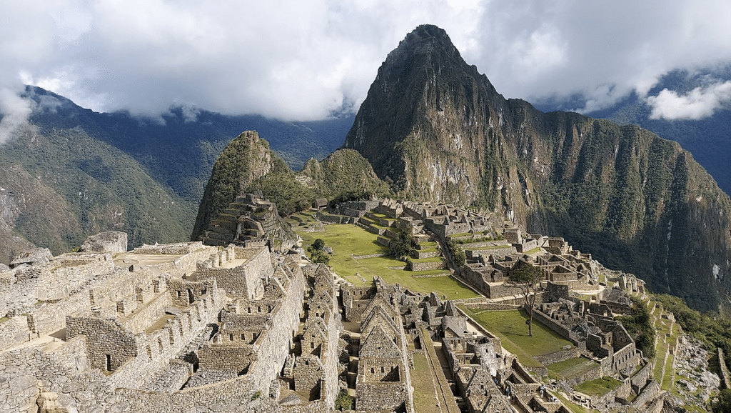 Vue matinale du Machu Picchu en novembre 2022 — Photo de Subhashish Panigrahi — Wikimedia Commons — CC BY-SA 4.0
