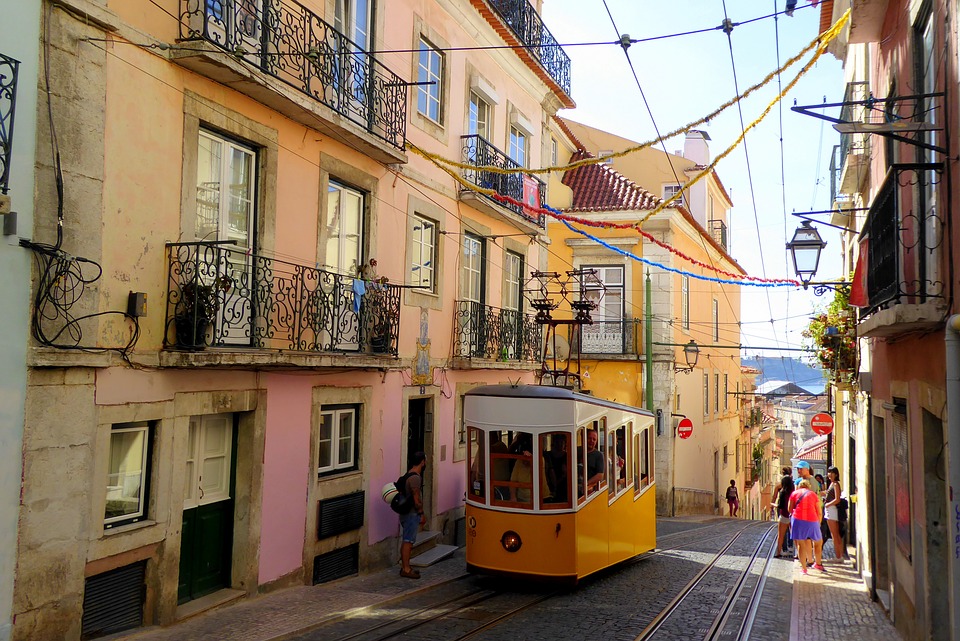 Lisbonne et ses fameux tramway jaunes