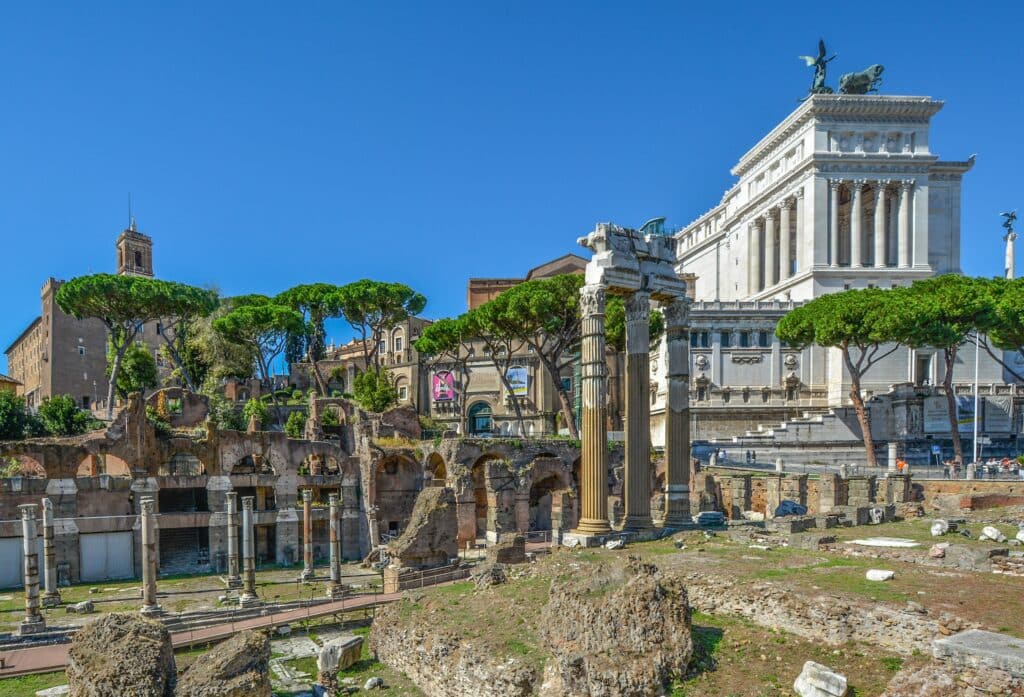 Source : Pixabay / Vu sur le forum romain (architecture antique) et le Vittoriano (architecture néolassique)