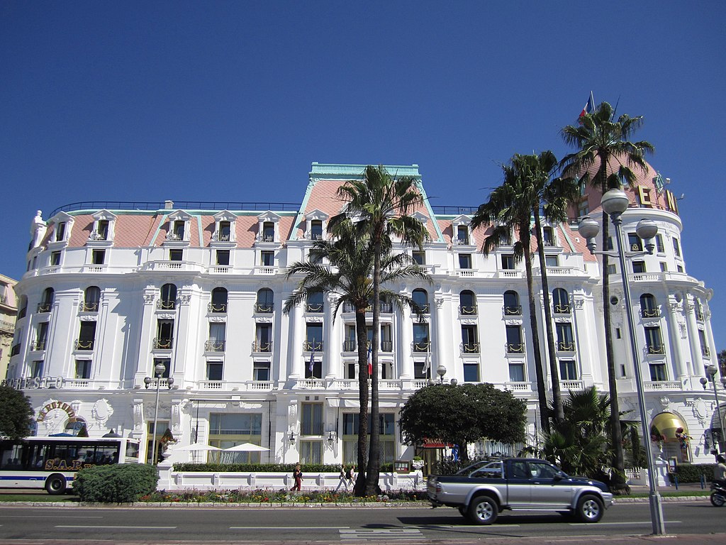 Le rococo, style faste et révélateur de noblesse - Façade de l’hôtel Negresco à Nice – Wikimédia Commons