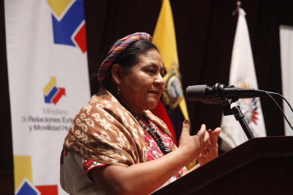 Rigoberta Menchu lors d'un discours