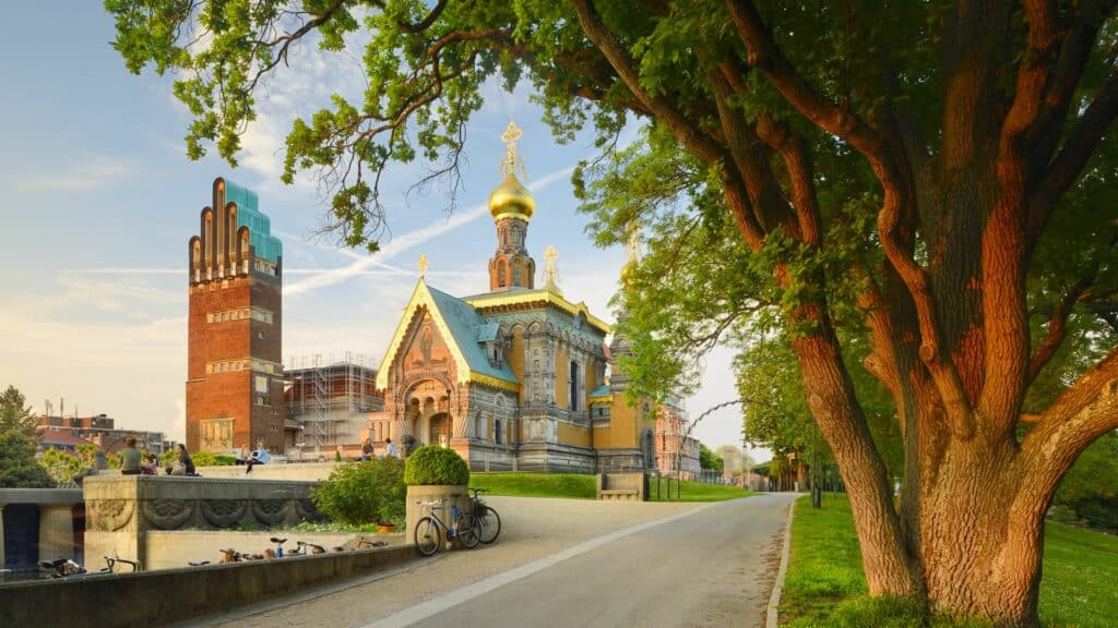 Chapelle russe de Sainte-Marie-Madeleine avec tour de noces à côté ©DZT (Francesco Carovillano)